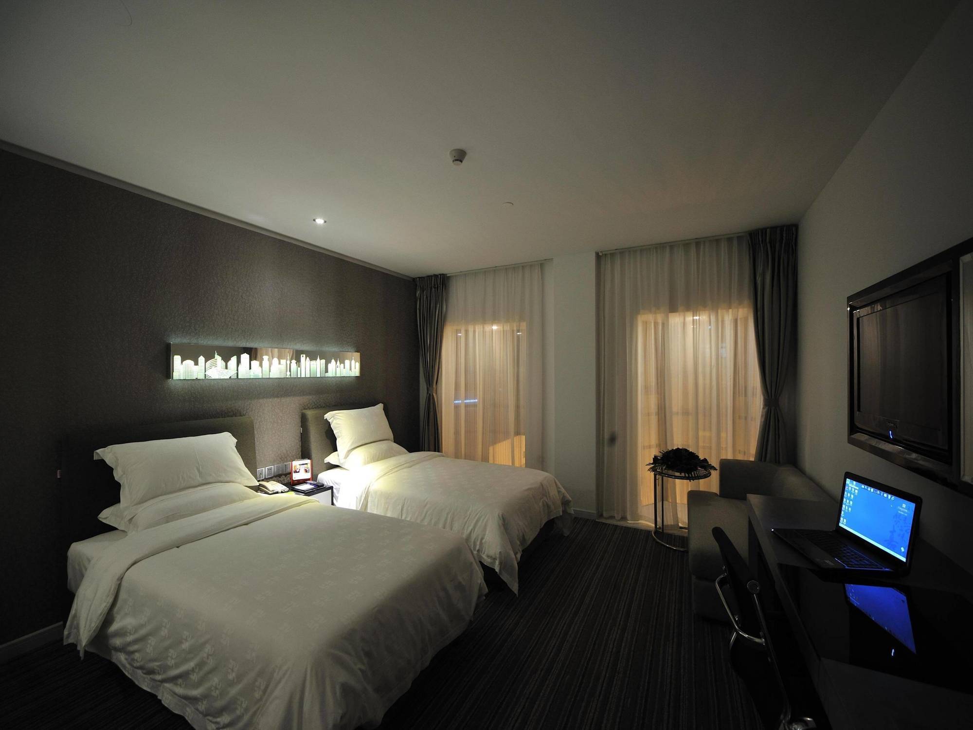 Kingtown Riverside Hotel Plaza Shanghai Exterior photo